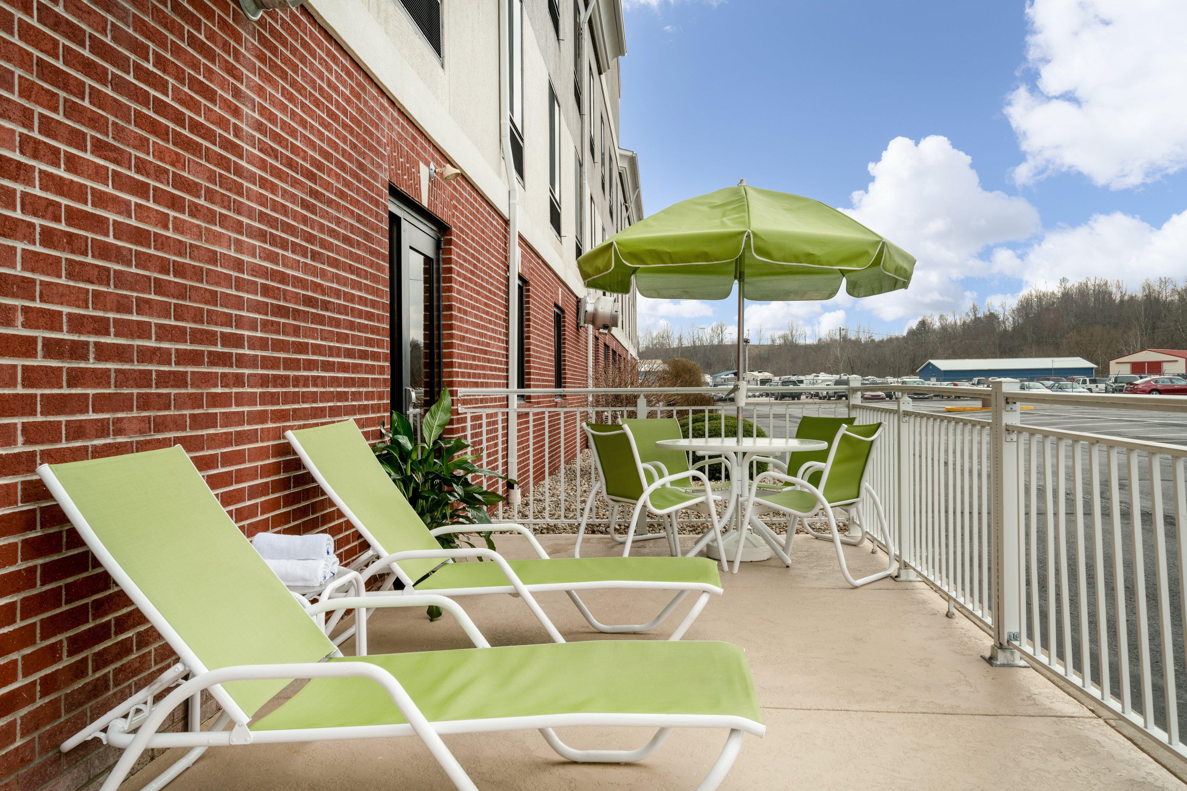 Holiday Inn Express Hotel & Suites Ashland, An Ihg Hotel Exterior photo